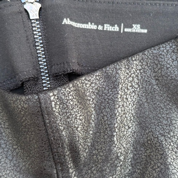 Abercrombie & Fitch Black Skinny Leggings Pants Zipper Metallic Women’s size XS - Picture 7 of 7